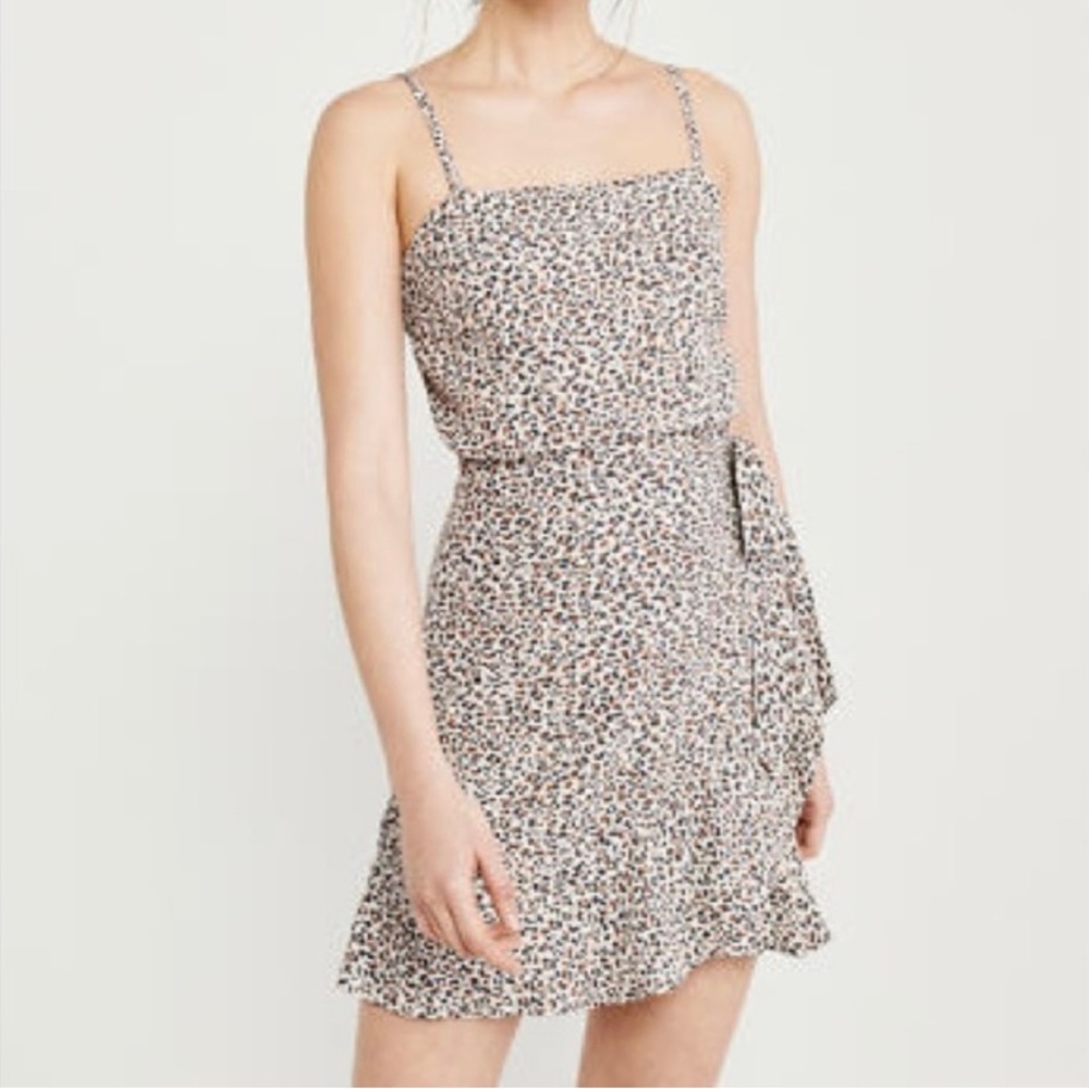 Abercrombie & Fitch Faux Wrap Side Tie Square Neck Leopard Mini Dress. Size med.